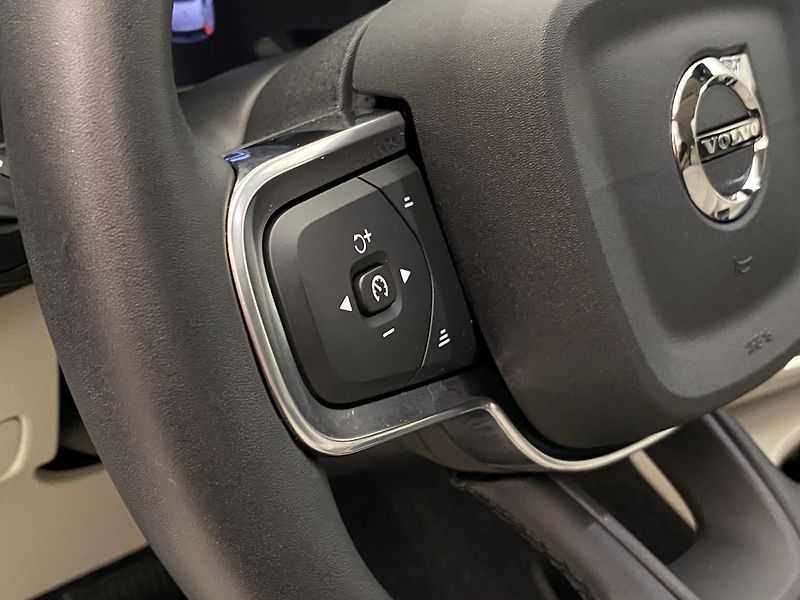 Volvo XC40 B4 DARK ULTRA AUT CZ - fotka 20 z 60