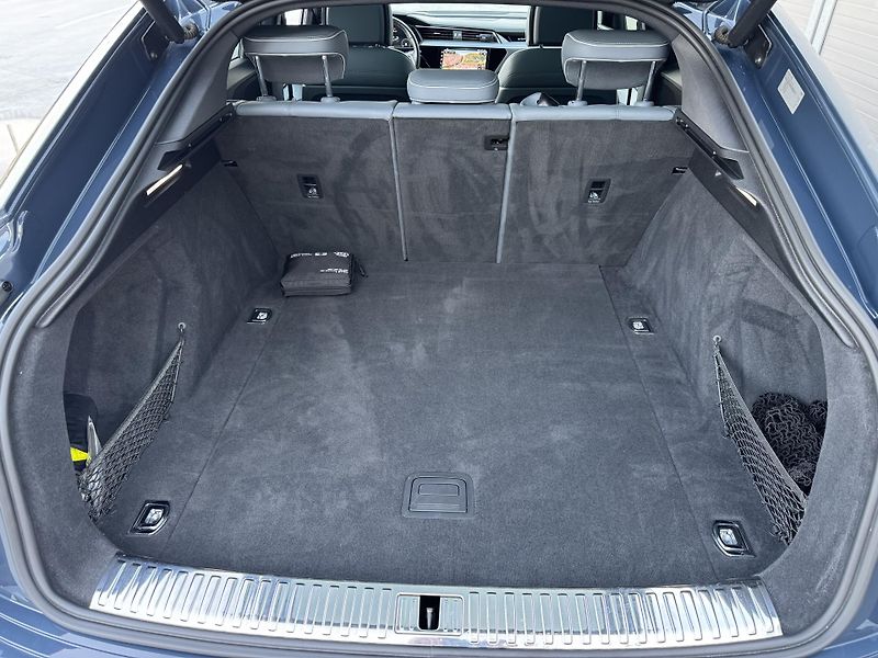 Audi e-tron Sportback 55 quattro S line - fotka 24 z 34