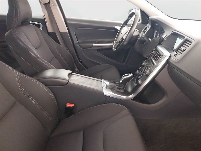Volvo V60 (2015) D3 2.0, Automat, Navi - fotka 9 z 20