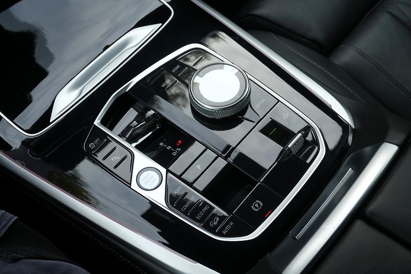 BMW X7 40d xDrive, Masáže, Skylounge - fotka 15 z 47