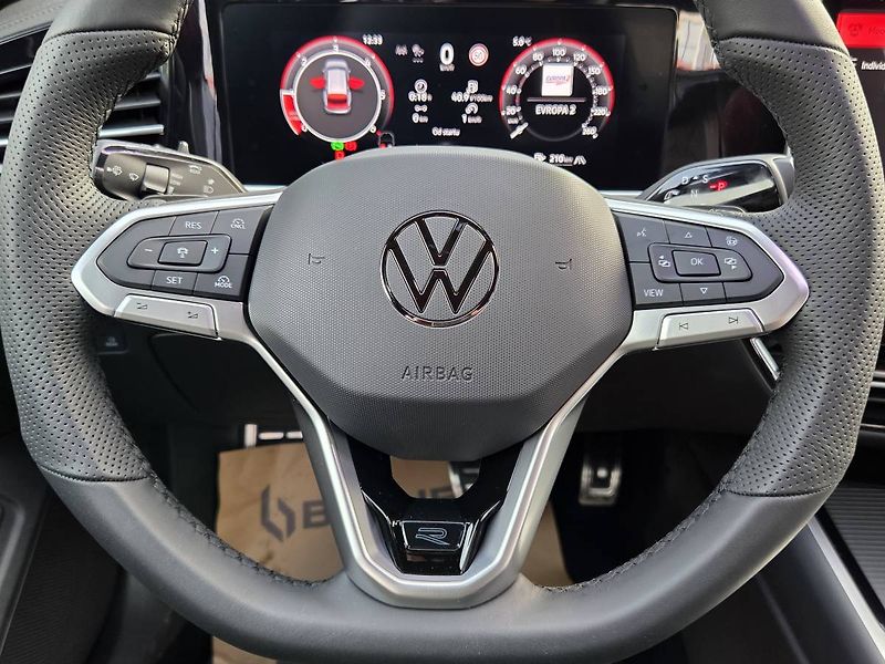 Volkswagen Passat Variant (2025) R-Line 2.0 TDI BlackStyle - fotka 20 z 51
