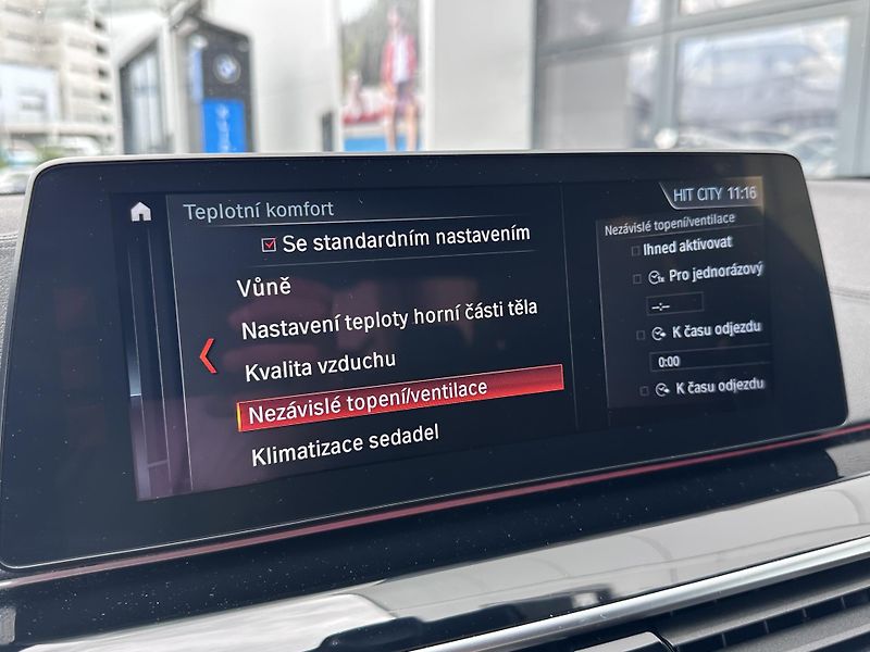 BMW Řada 5 M550d xDrive - fotka 18 z 33