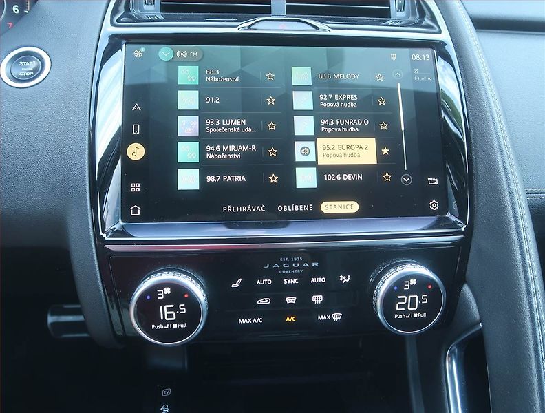 Jaguar E-Pace (2021) P300e AWD, 4X4, Automat - fotka 12 z 23