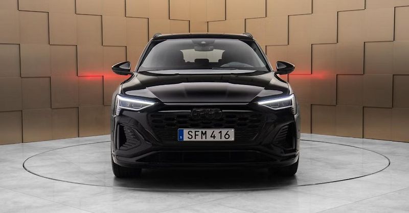 Audi Q8 e-tron 55 Q Kam Vzduch HuD BLIS  - fotka 8 z 23