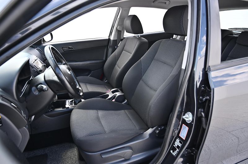 Hyundai i30 1.4 80KW Edition+  LPG 6/2010 - fotka 20 z 36