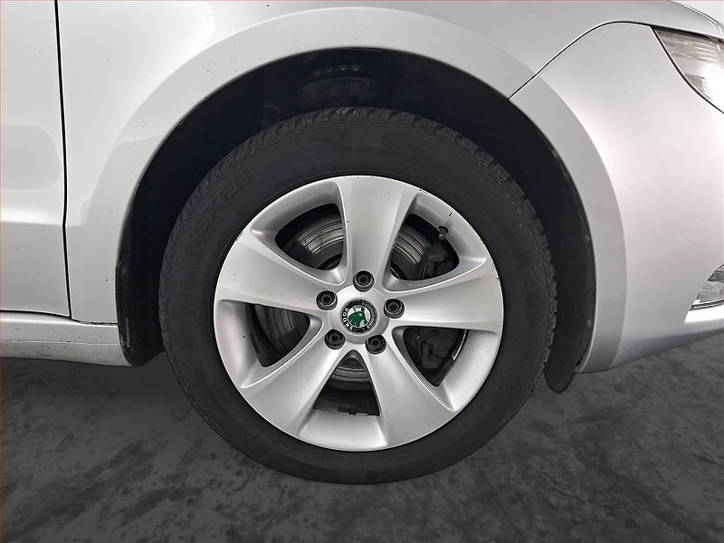 Škoda Superb (2012) 2.0 TDI, Tempomat - fotka 14 z 15