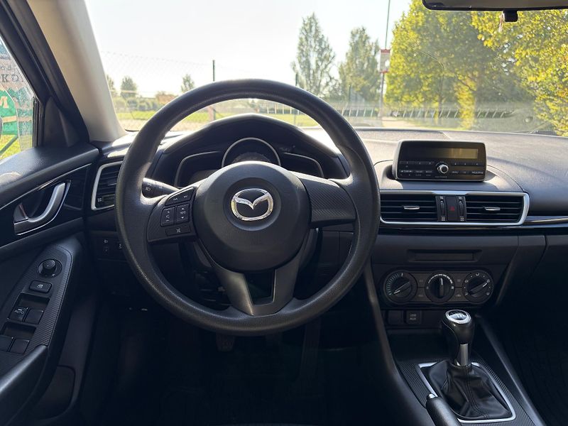 Mazda 3 1.5 Prime-Line - fotka 24 z 29
