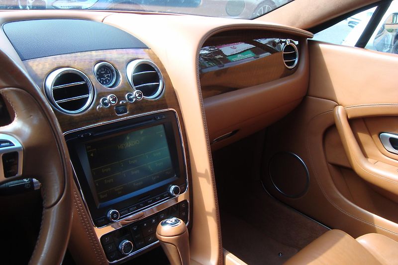 Bentley Continental GT (2013) V8 Twin Turbo - fotka 27 z 40