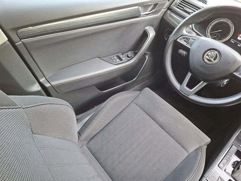 Škoda Superb (2019) 2.0TDI 140kW DSG -NOVÉ V ČR - fotka 11 z 19