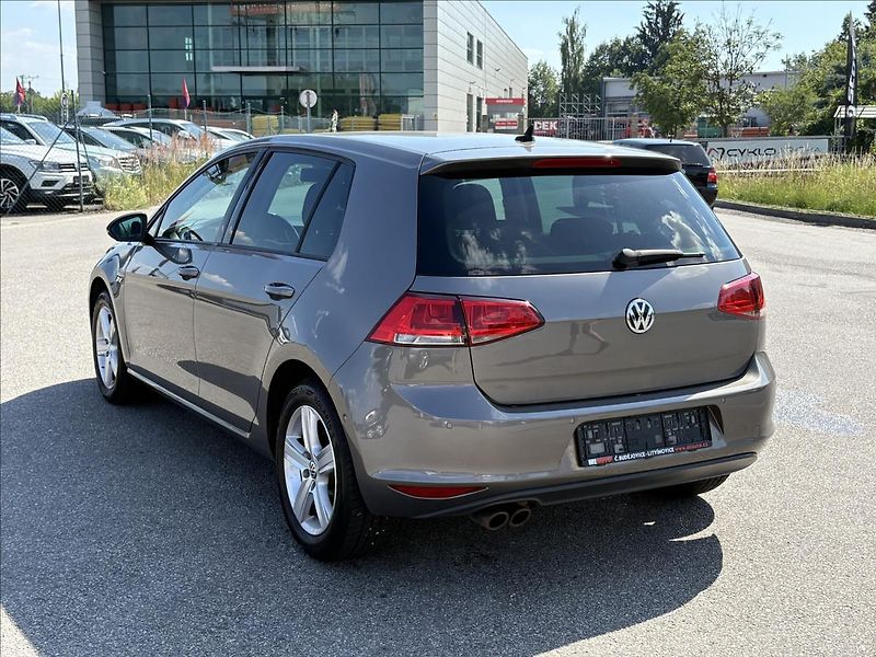 Volkswagen Golf 2,0 TDi 110kW Cup,Navi,Kamera - fotka 38 z 38