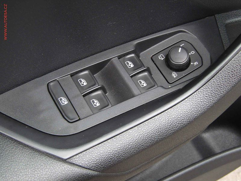 Škoda Karoq (2018) 1.6 TDi, Ambition - fotka 11 z 19