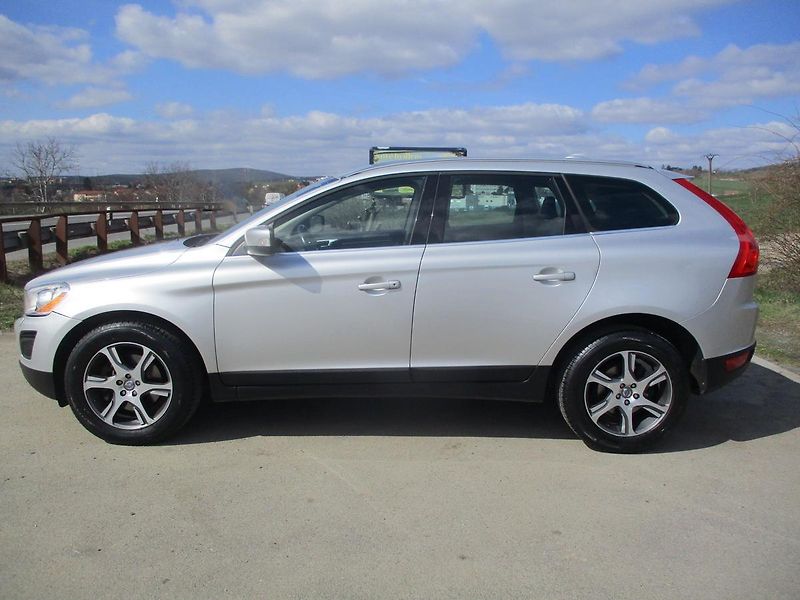 Volvo XC60 2.4 D5*AWD*NAVI*198 tkm*SUMMUM - fotka 10 z 56