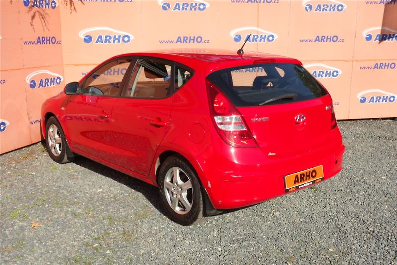 Hyundai i30 1,4 i, ČR, SERV.KN., COMFORT. - fotka 5 z 34