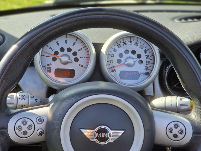 Mini Cooper (2007) JCW, R52 Cabrio - fotka 11 z 25