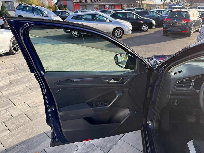 Volkswagen T-Roc (2019) SPORT 1.5 TSI DSG - fotka 9 z 40