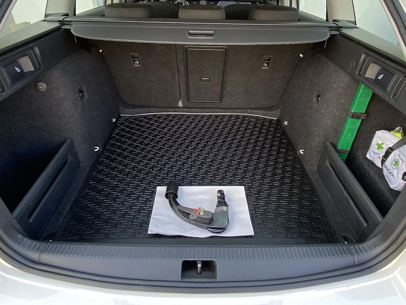 Škoda Octavia Combi 2,0 TDI 135 kW Style DSG - fotka 25 z 25