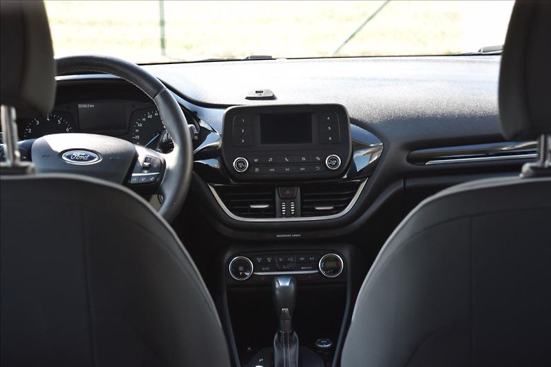 Ford Fiesta 1,0 i 73KW AUTOMAT NÍZKÉ KM - fotka 23 z 45
