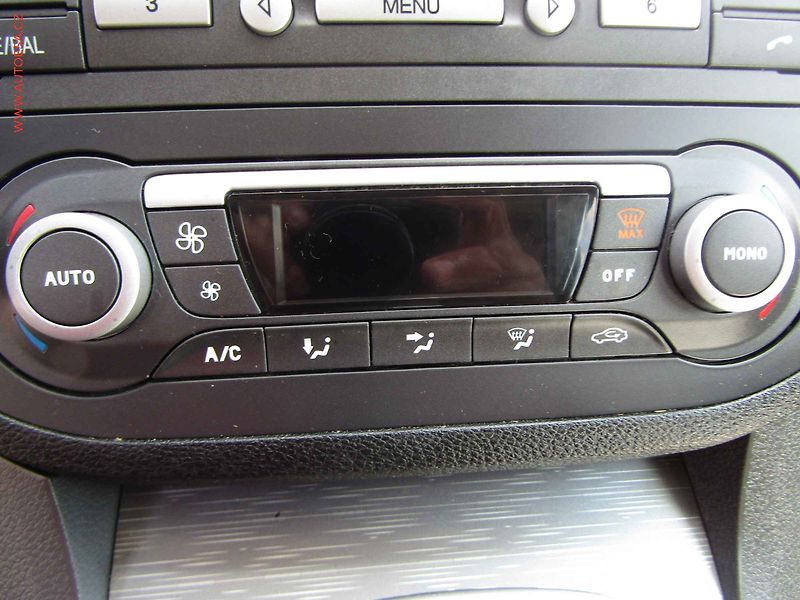 Ford C-MAX (2008) 1.8 i, AC, tažné - fotka 15 z 19