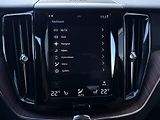Volvo XC60 T5 AWD // MOMENTUM PRO  - náhled 33