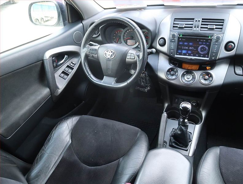 Toyota RAV4 (2011) 2.2 D-4D, 4X4, Tempomat - fotka 7 z 19