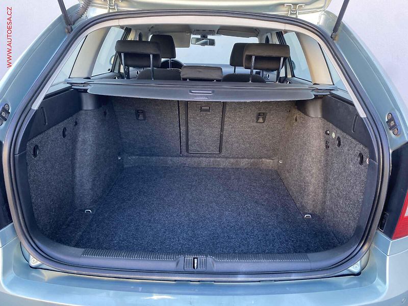 Škoda Octavia (2011) 1.6 TDi, ČR, Park.čidla - fotka 7 z 16