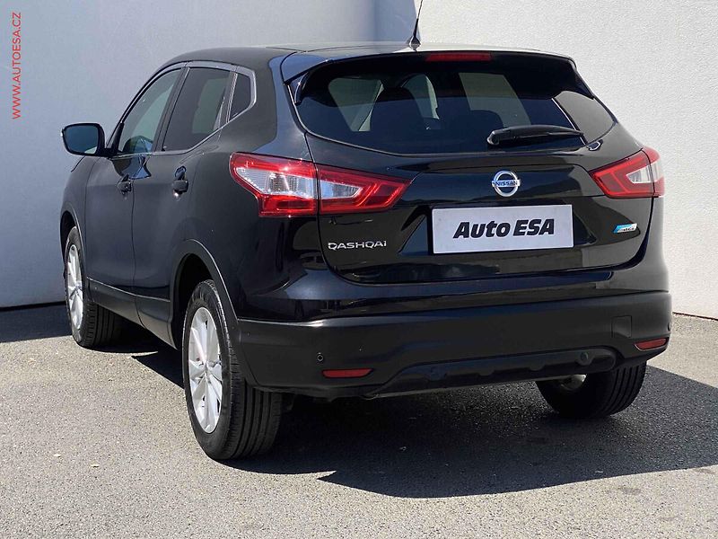 Nissan Qashqai (2014) 1.6 dCi, Acenta, navi, panor - fotka 6 z 16