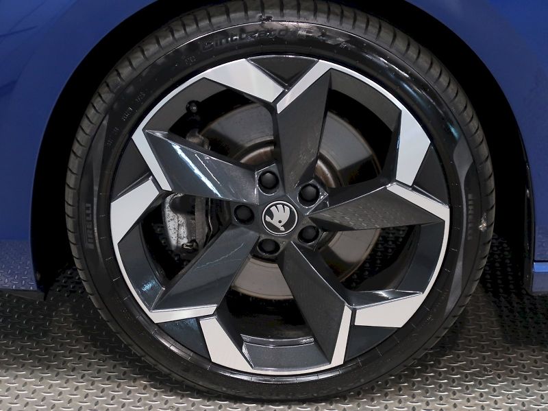 Škoda Superb (2025) SPORTLINE 2.0TDI 142KW 4x4 DSG - fotka 12 z 49