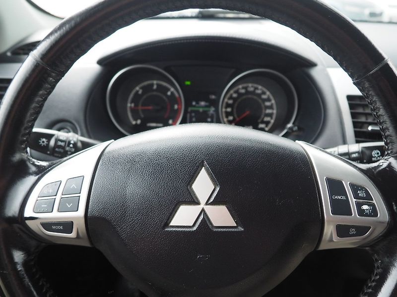 Mitsubishi Outlander (2010) 2.0 DI-D, 123 kW, 4x4 - fotka 20 z 35