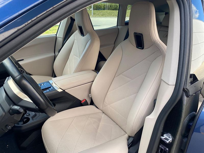 BMW iX (2021) 40 - fotka 9 z 23