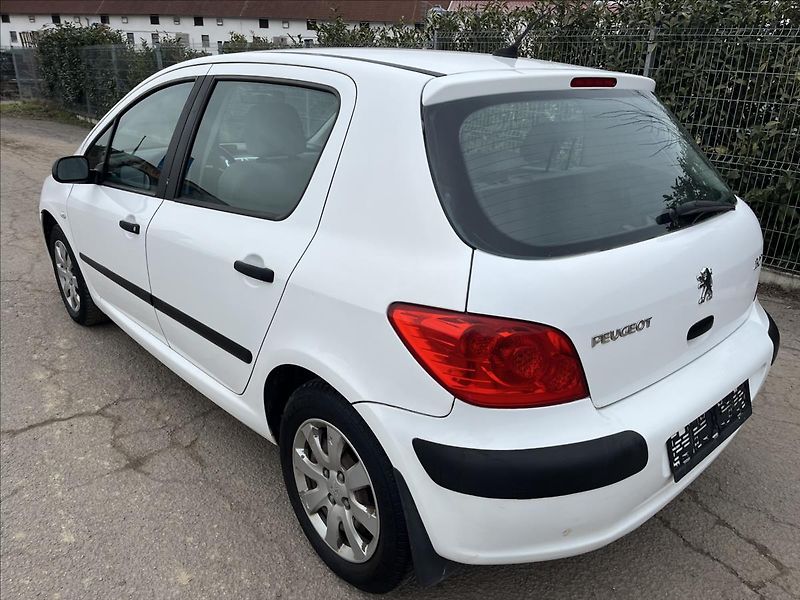 Peugeot 307 1,4 i KLIMA STK 1/28 - fotka 8 z 28