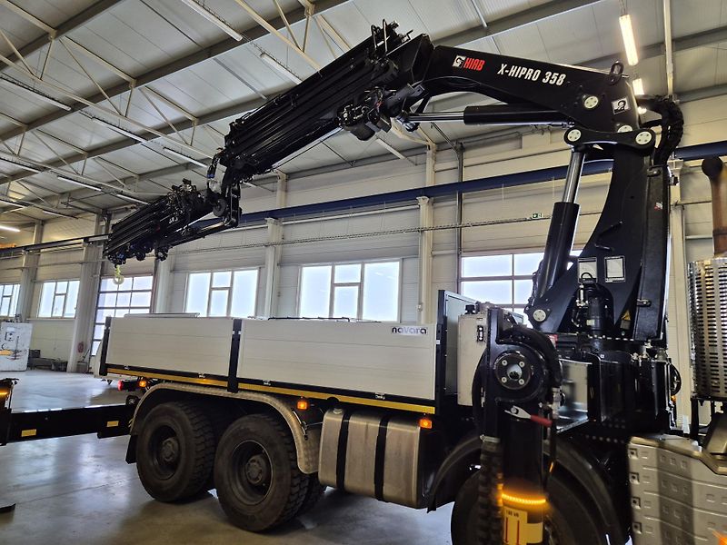 MAN TGS 33.520 6x6 SKLOPKA A RUKA  - fotka 22 z 22