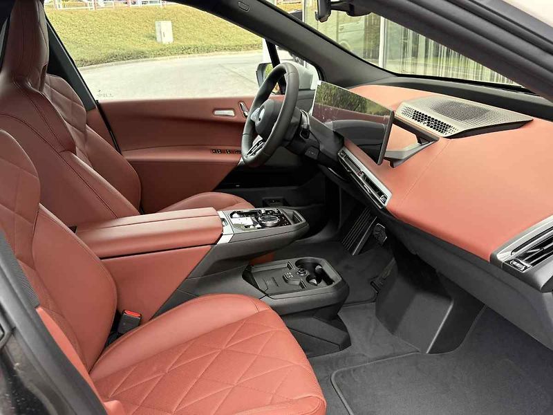BMW iX (2026) - fotka 7 z 10