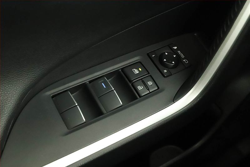 Toyota RAV4 (2021) Selection 2.5 Hybrid - fotka 15 z 18