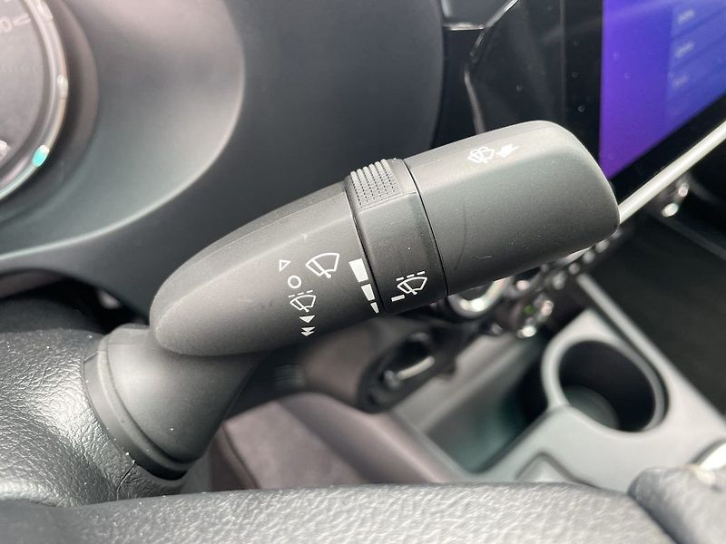 Toyota Hilux 2.8D 6AT Active - fotka 21 z 29