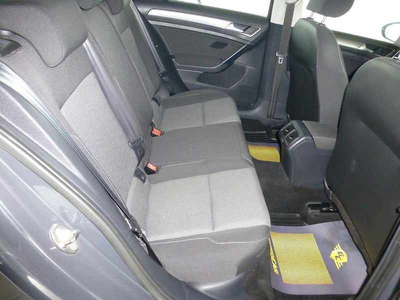 Volkswagen Golf (2014) 1,6TDI*NAVI*TAŽNÉ**ALU**PARK.S - fotka 23 z 26