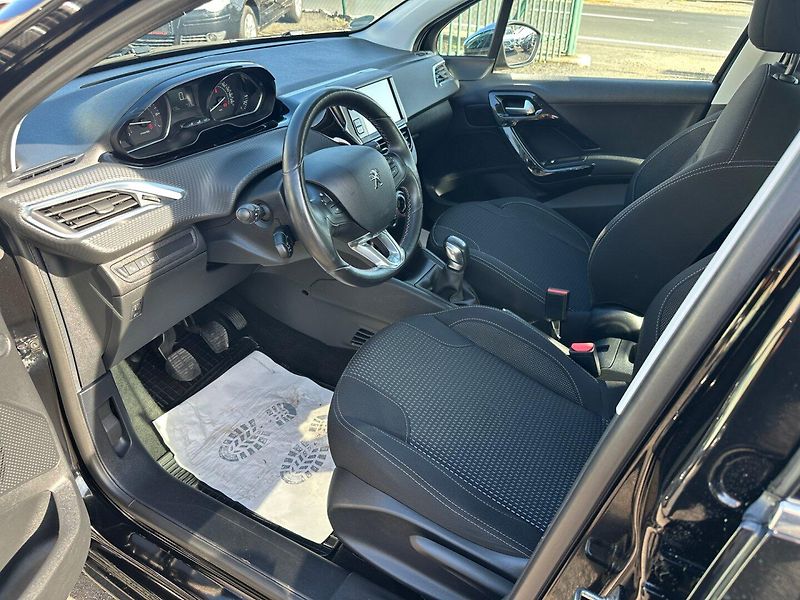 Peugeot 208 (2015) 1,2Turbo 81kw Style - fotka 10 z 25