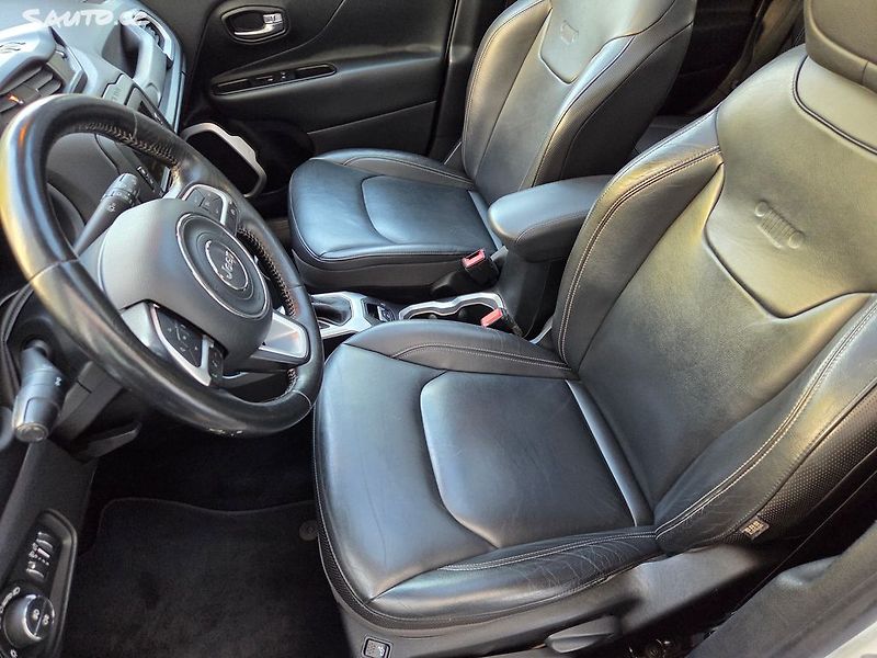 Jeep Renegade (2015) 2.0 CRD 4x4 Limited Aut Pano - fotka 29 z 43