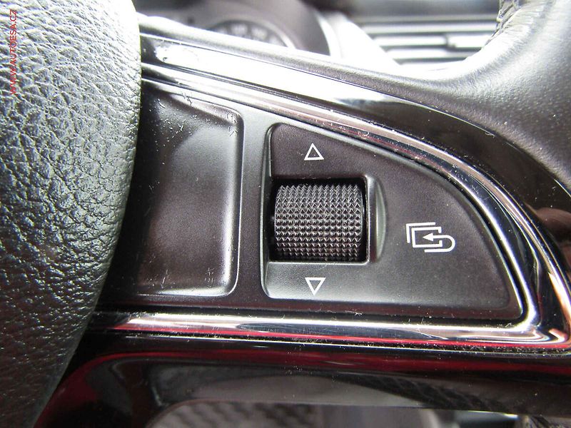 Škoda Octavia (2013) 1.6 TDi, ČR, servis.kniha - fotka 14 z 19