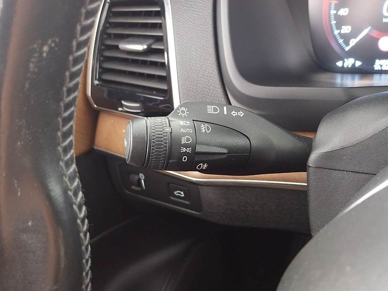 Volvo XC90 (2017) D5 AWD - fotka 18 z 23