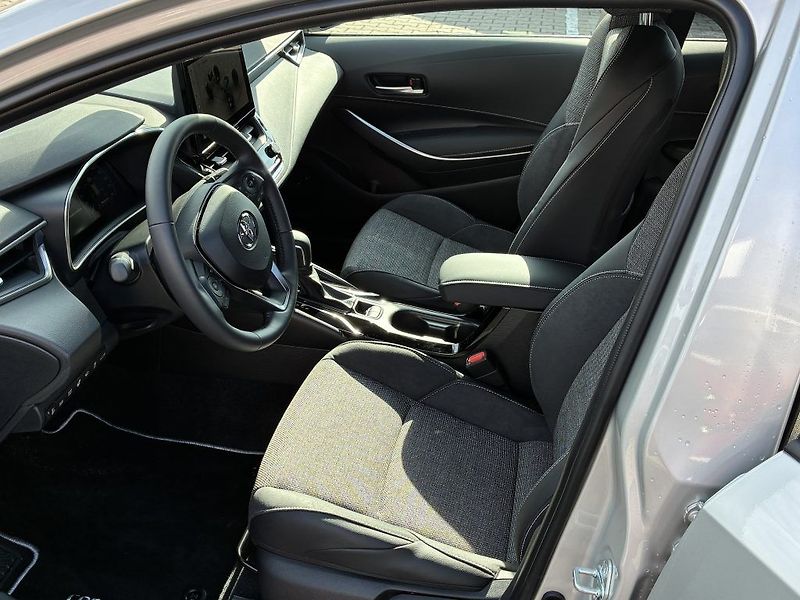 Toyota Corolla 1.8 Hybrid Style - fotka 14 z 25
