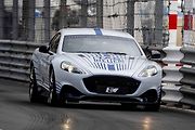 Aston Martin poprvé představil svůj elektrický Rapide v akci