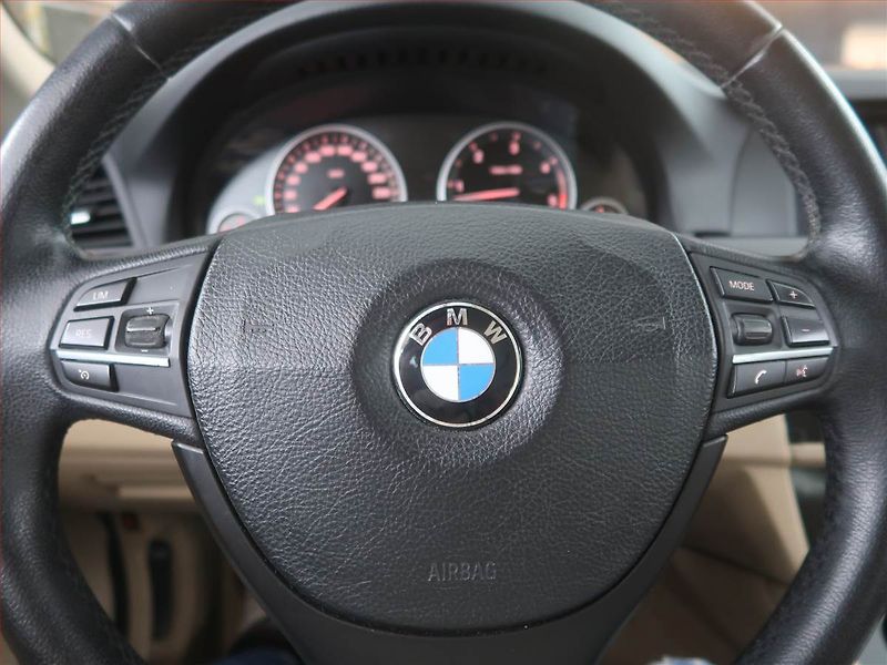 BMW Řada 5 (2011) 530d, Automat, Navi, Tempomat - fotka 20 z 22