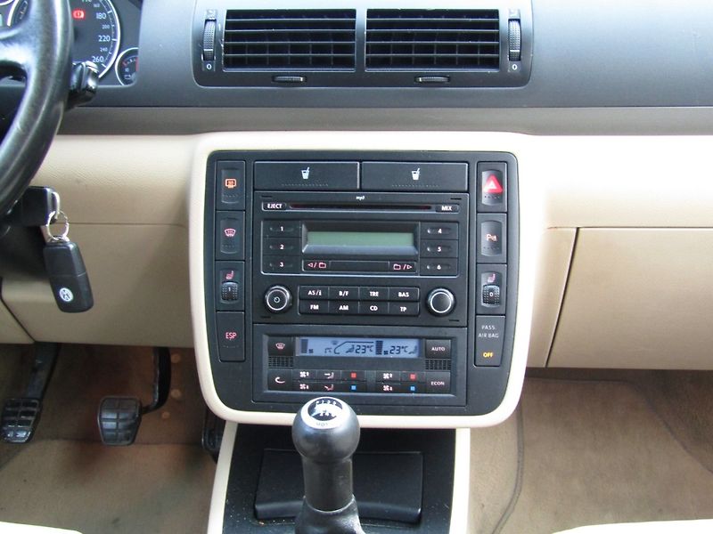 Volkswagen Sharan (2008) 2.8 V6  150kW  4MOTION BUSSINE - fotka 17 z 38