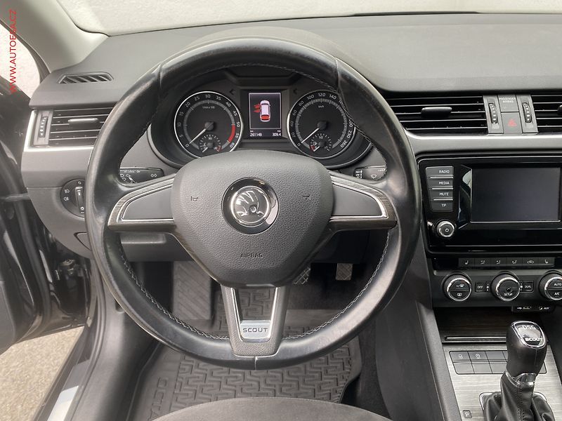 Škoda Octavia (2015) 2.0 TDi 4x4, ČR, servis - fotka 11 z 17