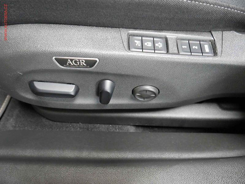 Opel Insignia (2021) 2.0CDTi, AT, výhřev sed - fotka 19 z 21