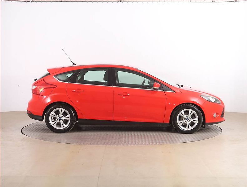 Ford Focus (2014) Trend Sport 1.0 EcoBoost - fotka 6 z 16
