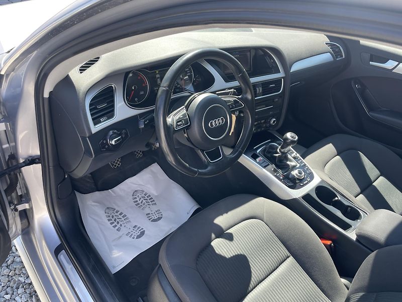 Audi A4 Avant 2.0TDi 120PS S-LINE AVANT TOP! - fotka 164 z 179