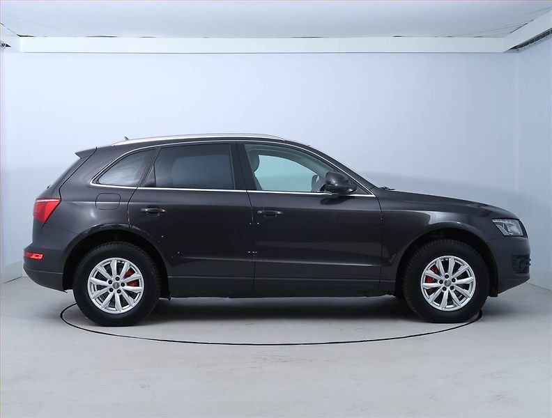 Audi Q5 (2009) Exclusive 2.0 TDI, 4X4 - fotka 6 z 19