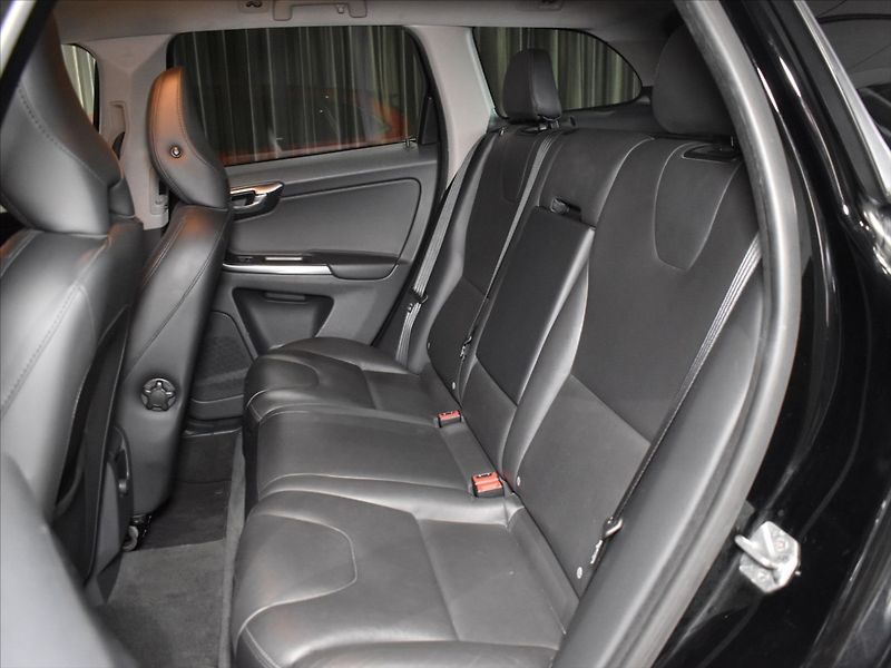 Volvo XC60 2,4 D4 SUMMUM - fotka 9 z 22