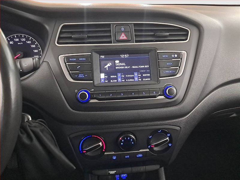 Hyundai i20 (2019) 1.2 - fotka 12 z 16